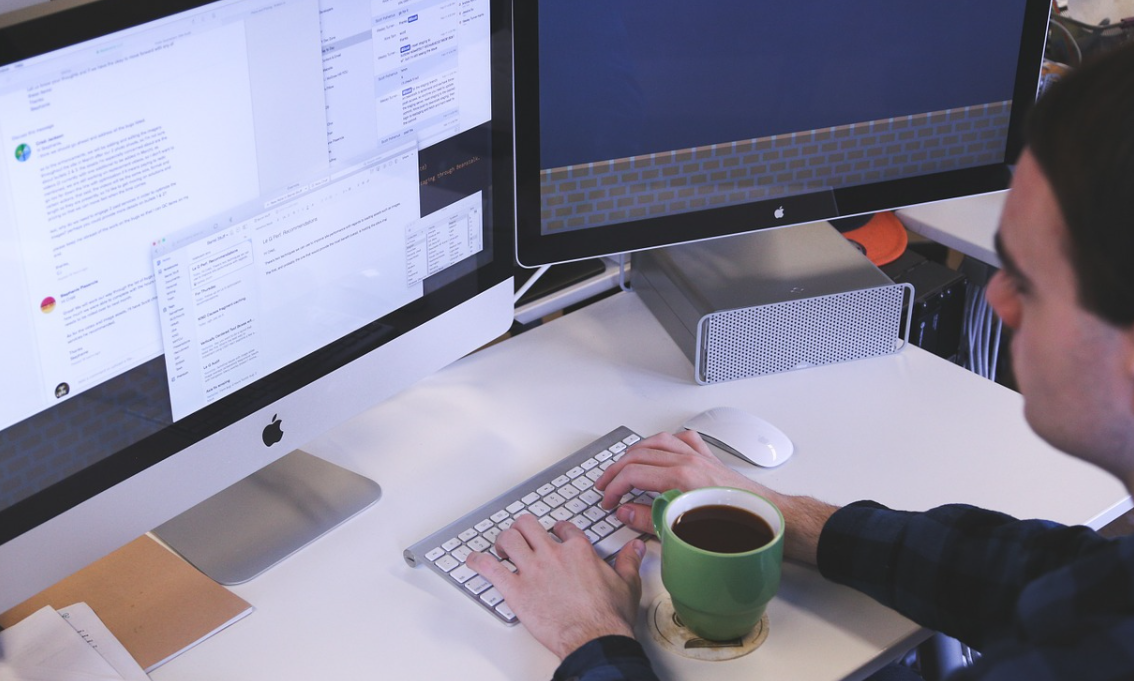 vytvářející muž